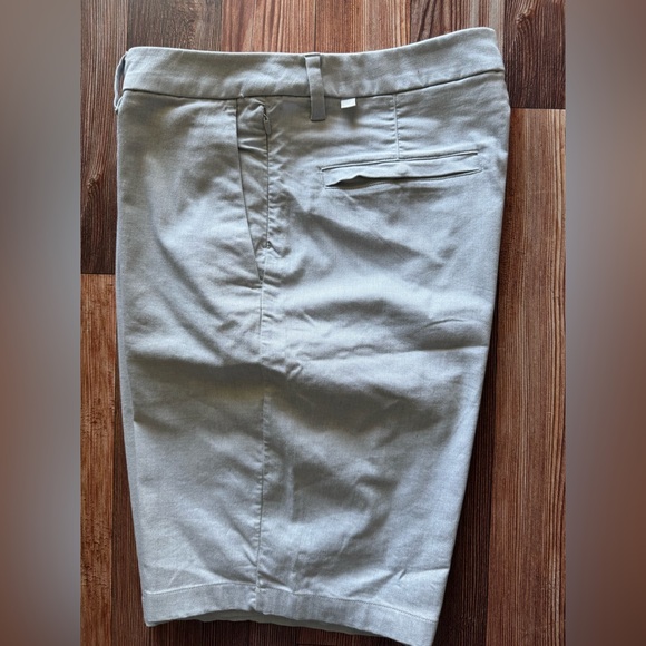 Lululemon Commission Relaxed Short Qwick Oxford Light Gray Sz 36  Flat Front - Picture 9 of 15